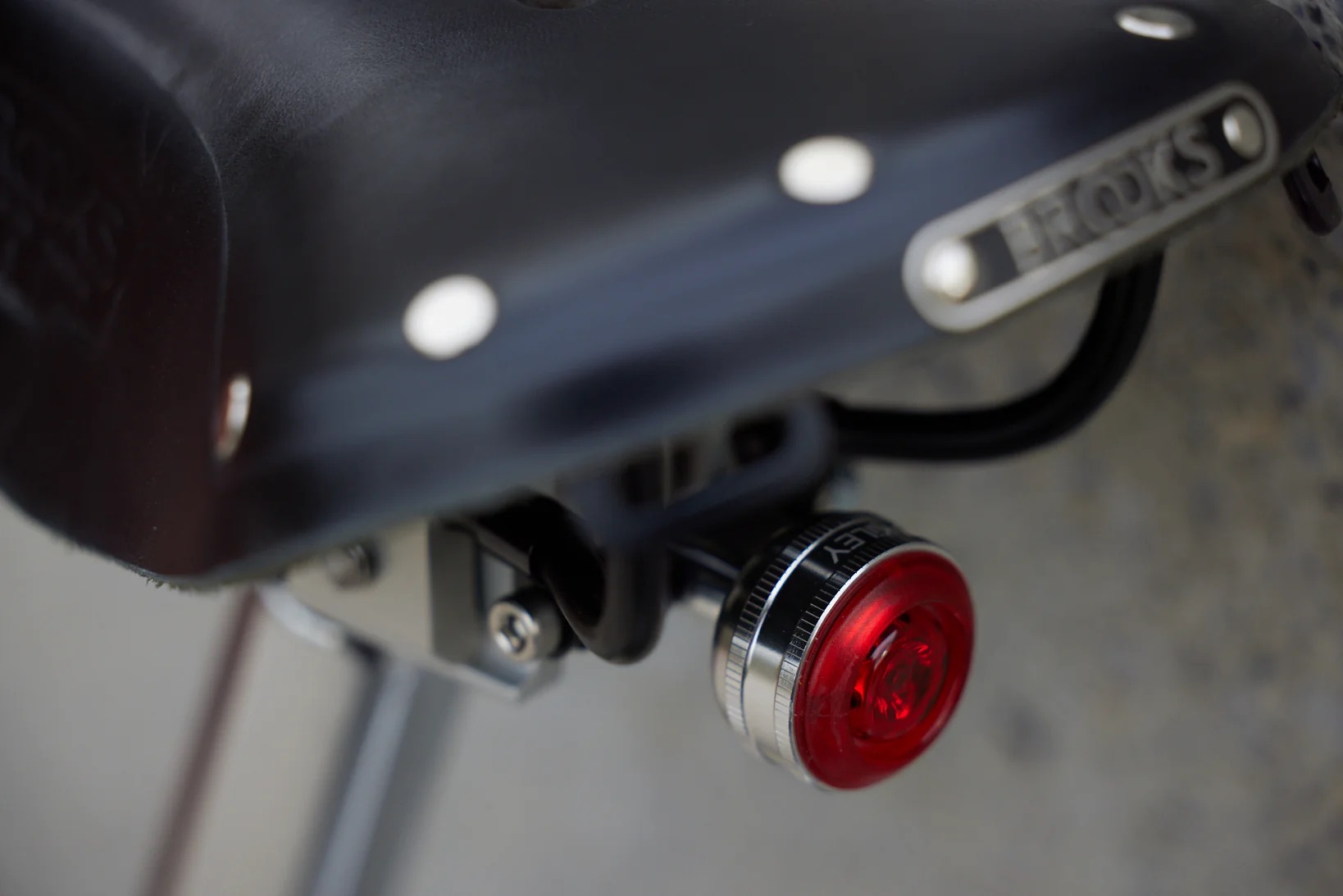 KiLEY SB-01 montageset achterlicht onder zadel - Afbeelding 2